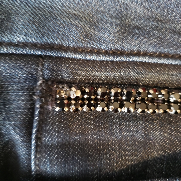 Guess, 29, low-rise, boot cut, dark blue jeans, like new! On trend!! Boho chic! - Picture 12 of 14